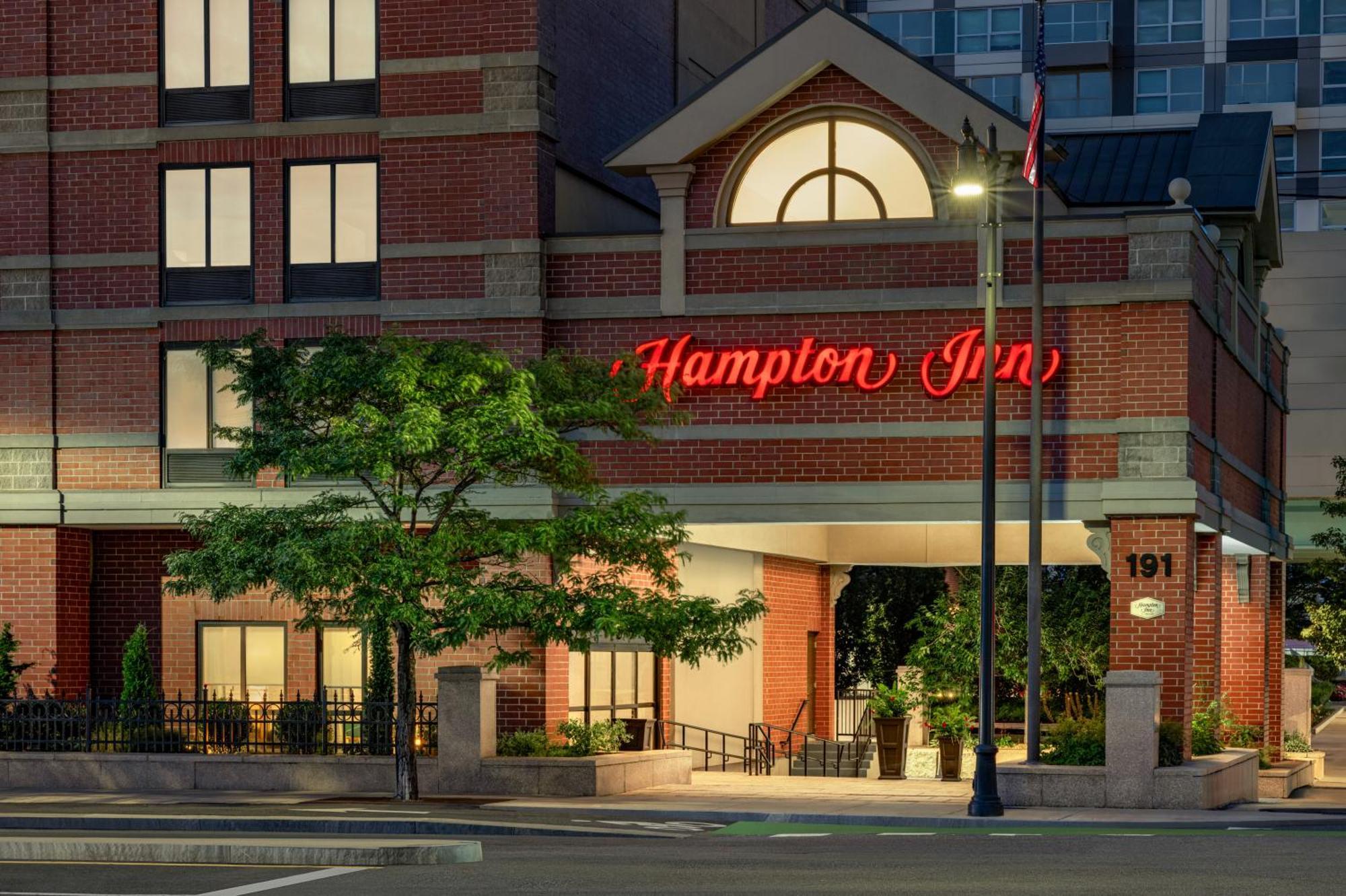 波士顿/剑桥希尔顿汉普顿酒店 外观 照片